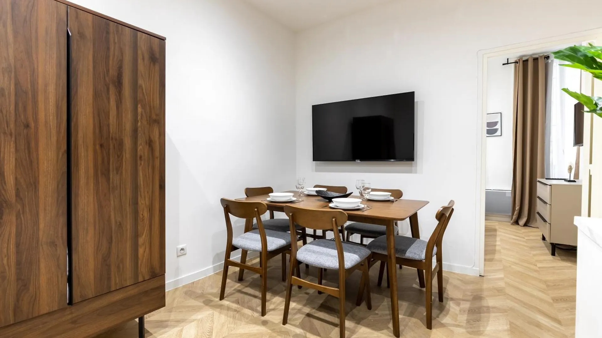 Hsh St Germain/jardin Du Luxembourg : Luxury Paris